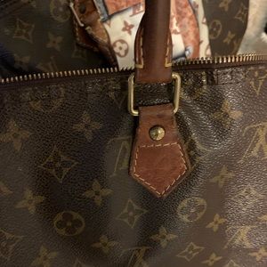 This is the same bag with more pics.